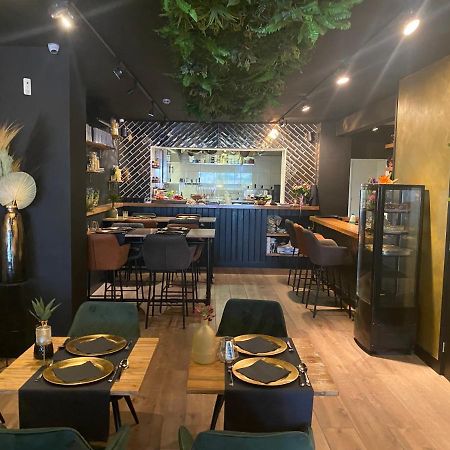Boutique Hotel Ravioli Brothers Хага Екстериор снимка