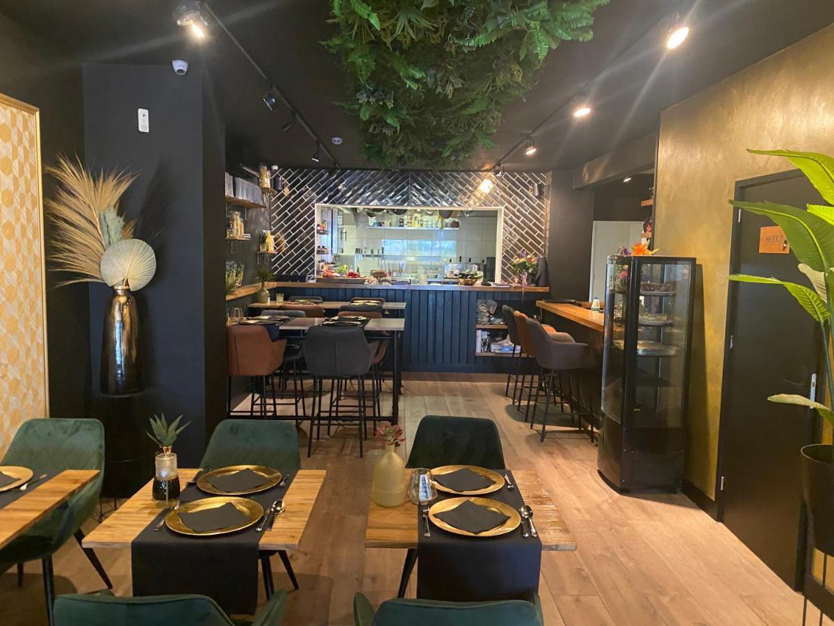 Boutique Hotel Ravioli Brothers Хага Екстериор снимка