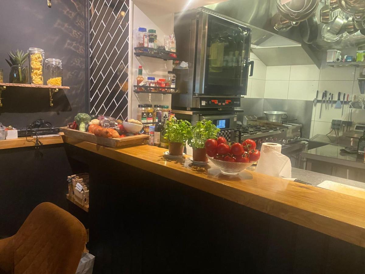 Boutique Hotel Ravioli Brothers Хага Екстериор снимка