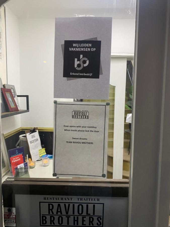 Boutique Hotel Ravioli Brothers Хага Екстериор снимка
